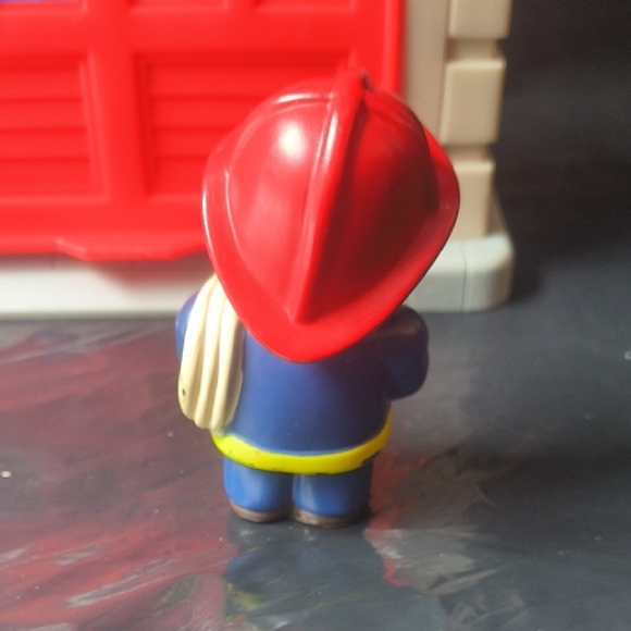 Fire Department + Garage + Character Hap-P-Kid Playset - Picture 9 of 10